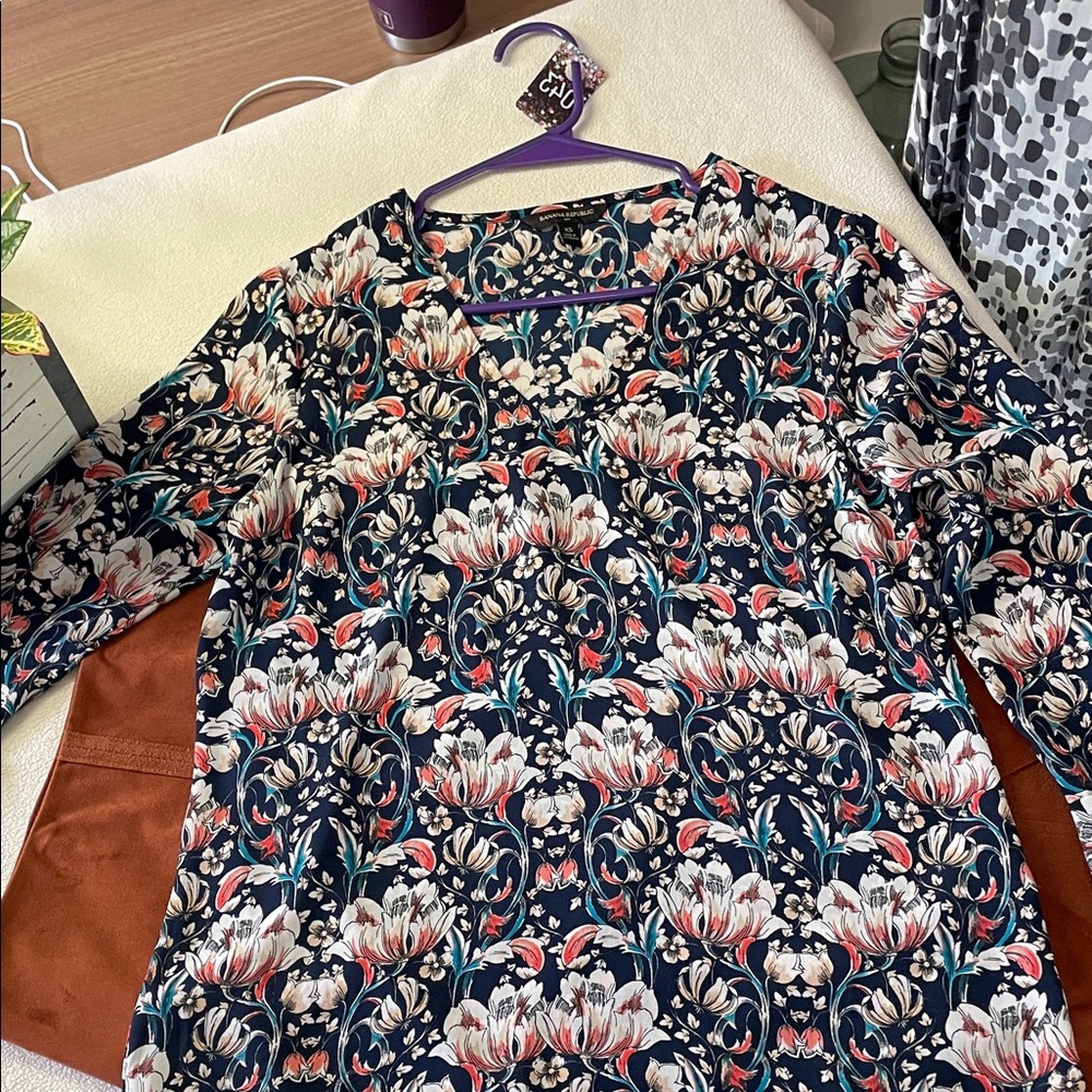 043-Banana Republic Floral Blouse - Navy and Red